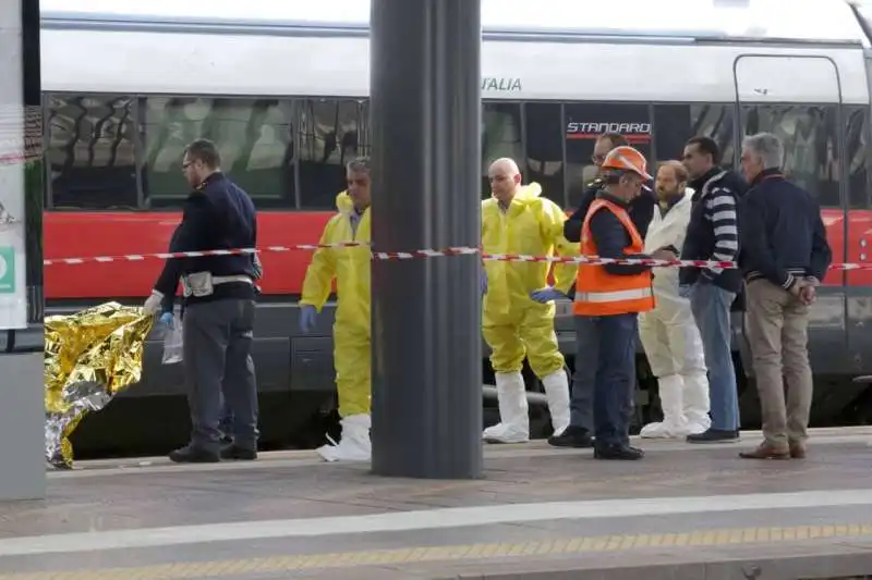 TRAVOLTA DAL TRENO A MILANO CERTOSA