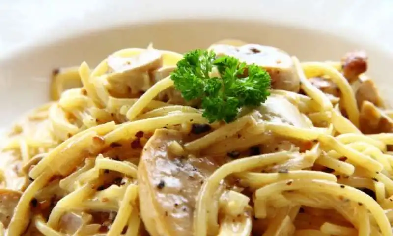 CARBONARA CON POLLO