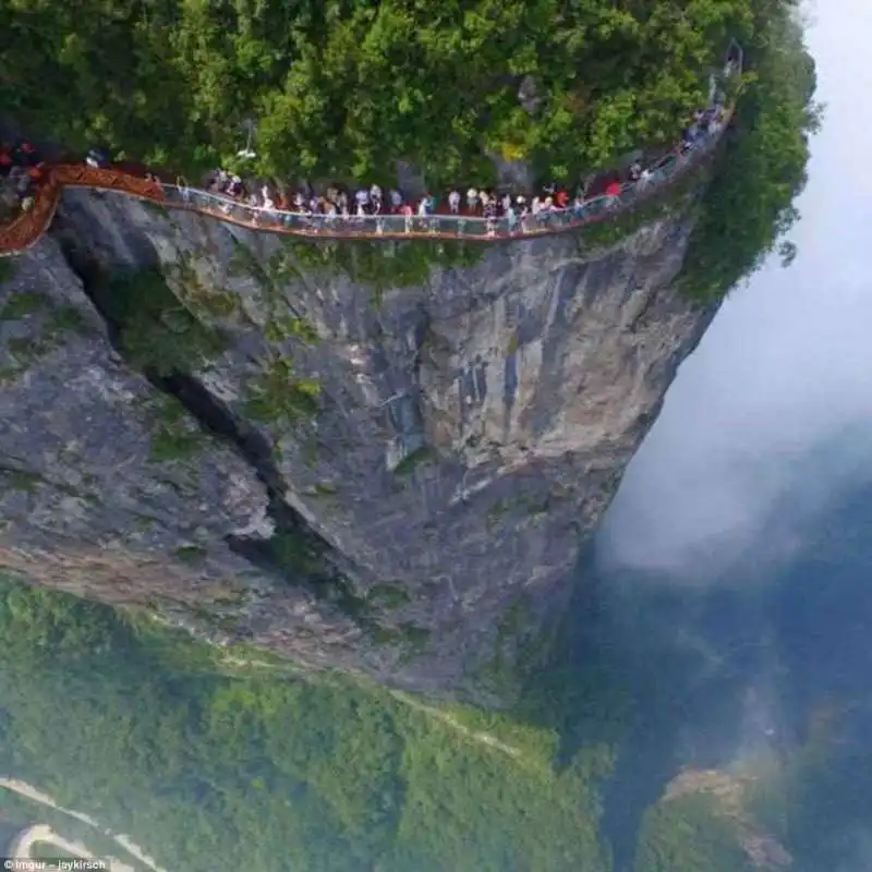 dragon cliff in cina