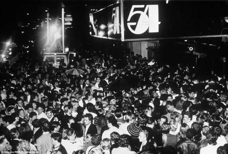 folla allo studio 54