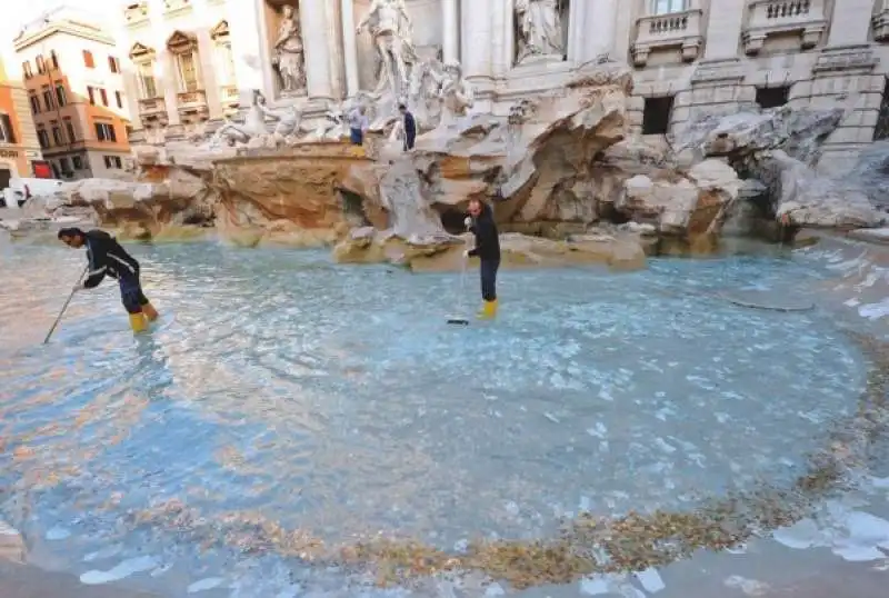 FONTANA DI TREVI