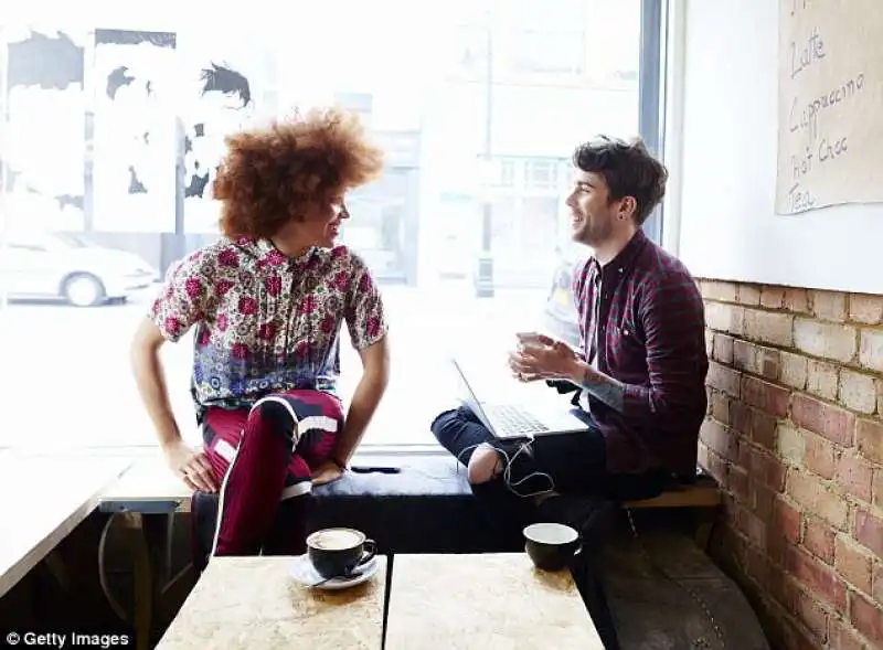 gli uomini fanno capire a capire se una donna sta flirtando