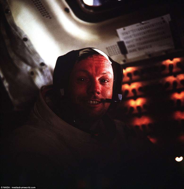 il comandante neil armstrong.