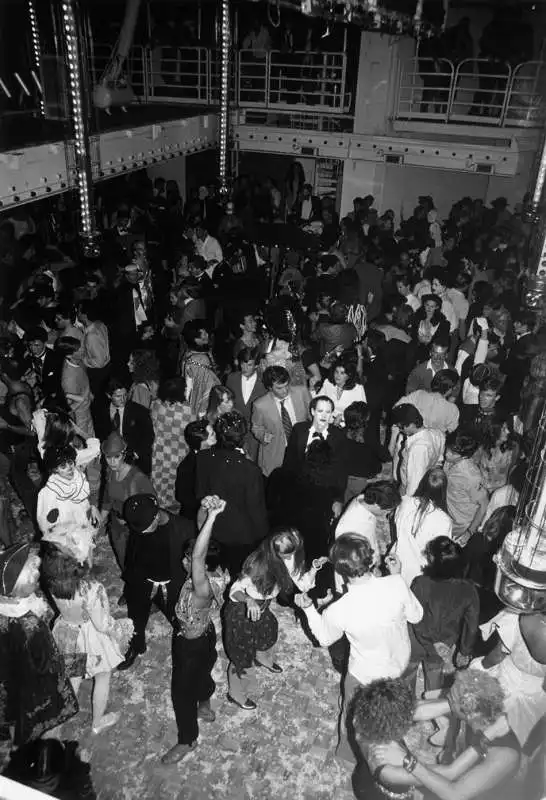 il dance floor dello studio 54 la notte di halloween del 1981