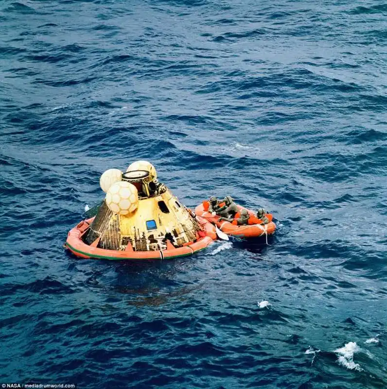 il rientro degli astronauti nelle acque del pacifico 