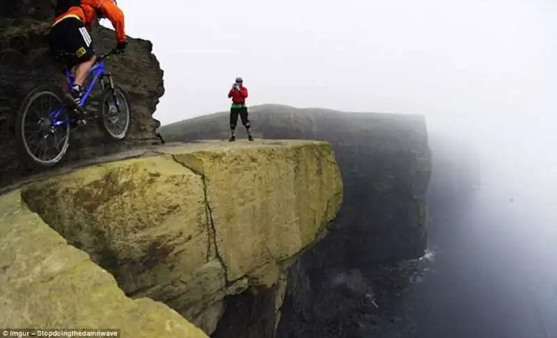 in bici sul burrone irlandese