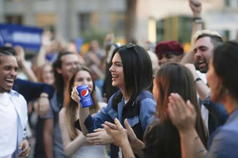 kendall  jenner pepsi