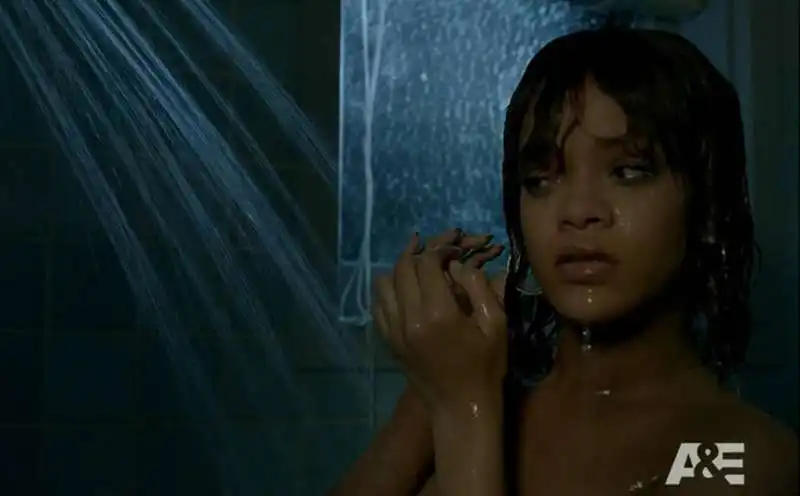 rihanna scena della doccia