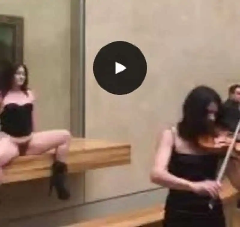 VIOLINO E PATONZA DAVANI ALLA GIOCONDA DEL LOUVRE