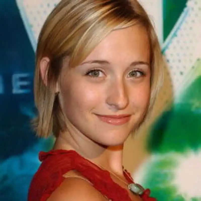 ALLISON MACK 