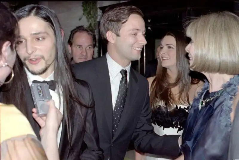 ANNA WINTOUR CON OLIVER THEYSKENS, JACK MCCOLLOUGH E LA FIGLIA BEE SHAFFER