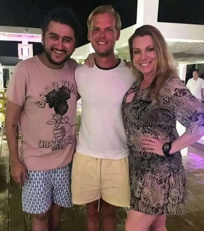 avicii con i fan in oman