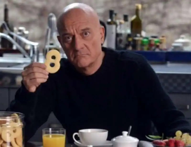 CLAUDIO BISIO SU TV8 CON IL SATURDAY NIGHT LIVE