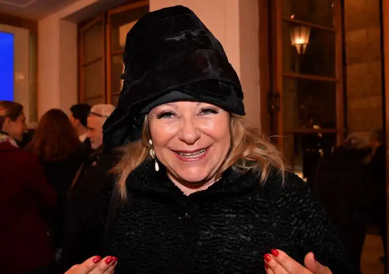 daniela schiazzano con cappello sudafricano