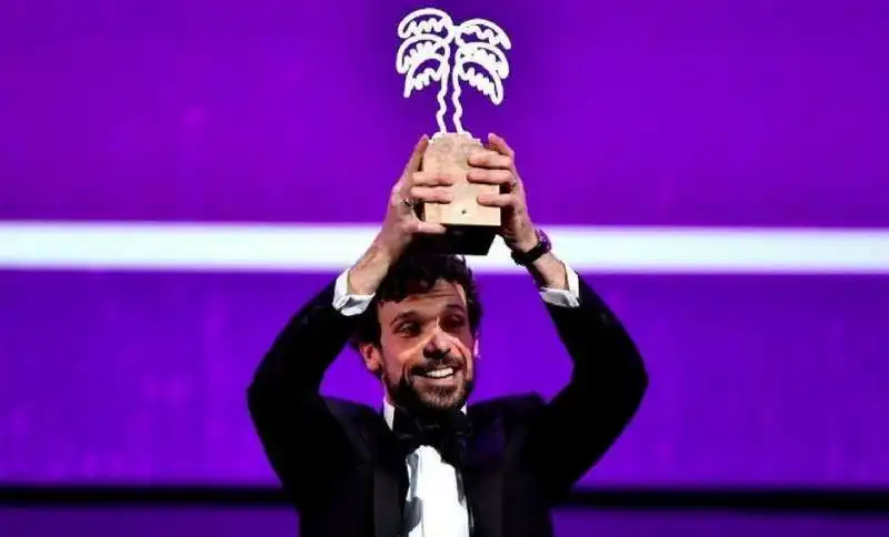 FRANCESCO MONTANARI VINCE CANNES SERIE