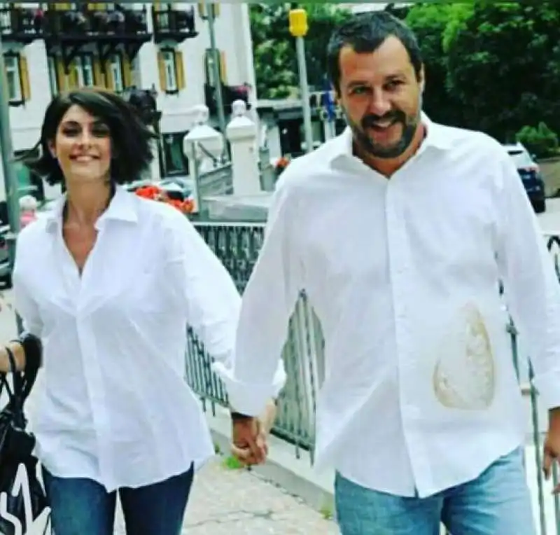 IL MEME DI SALVINI CON LA CAMICIA BRUCIATA DALLA ISOARDI