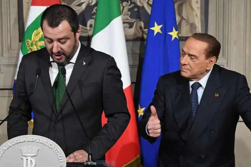 salvini e berlusconi in conferenza stampa  