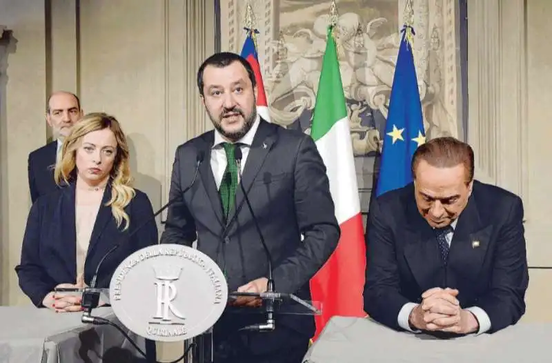 salvini meloni e berlusconi in conferenza stampa

