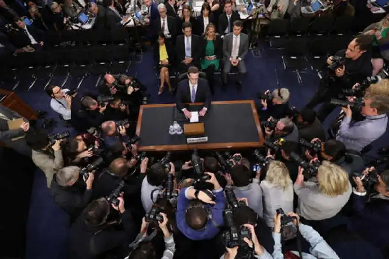 UDIENZA DI ZUCKERBERG AL SENATO  