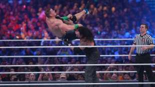 Undertaker asfalta John Cena