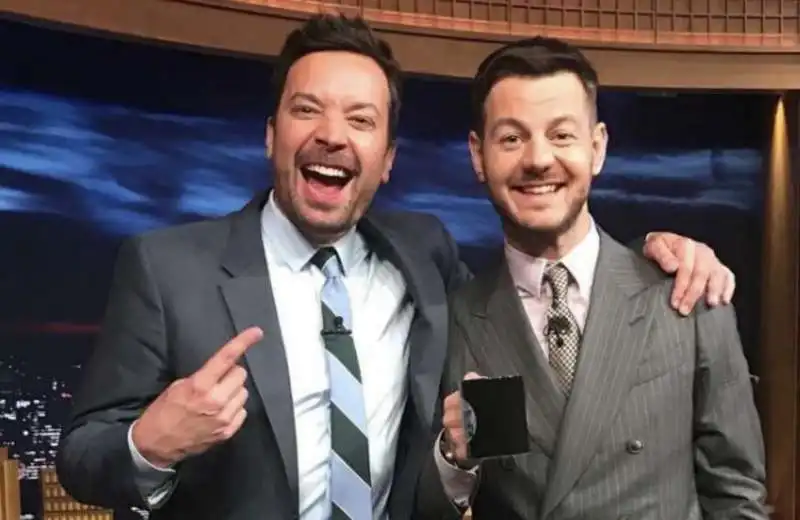 ALESSANDRO CATTELAN CON JIMMY FALLON