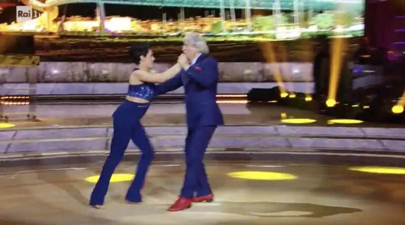 antonio razzi balla gagnam style a ballando con le stelle 2