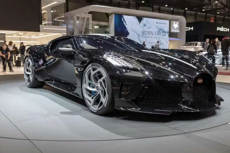 bugatti la voiture noire 12