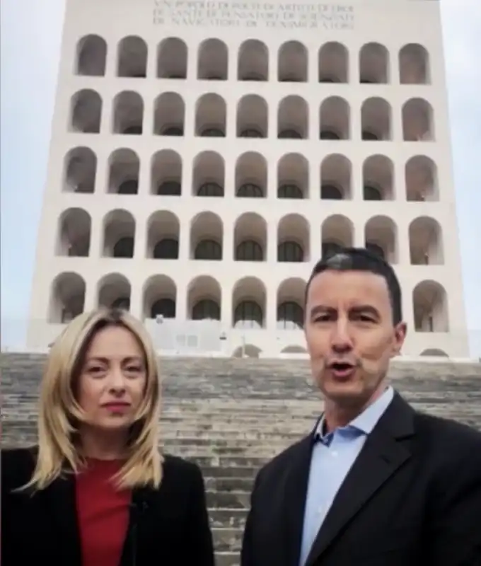 caio giulio cesare mussolini con giorgia meloni 3