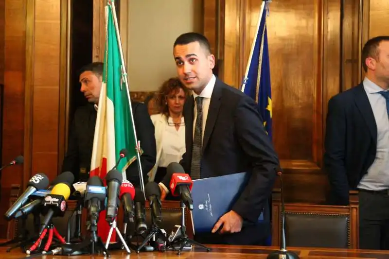 di maio in prefettura a taranto 11