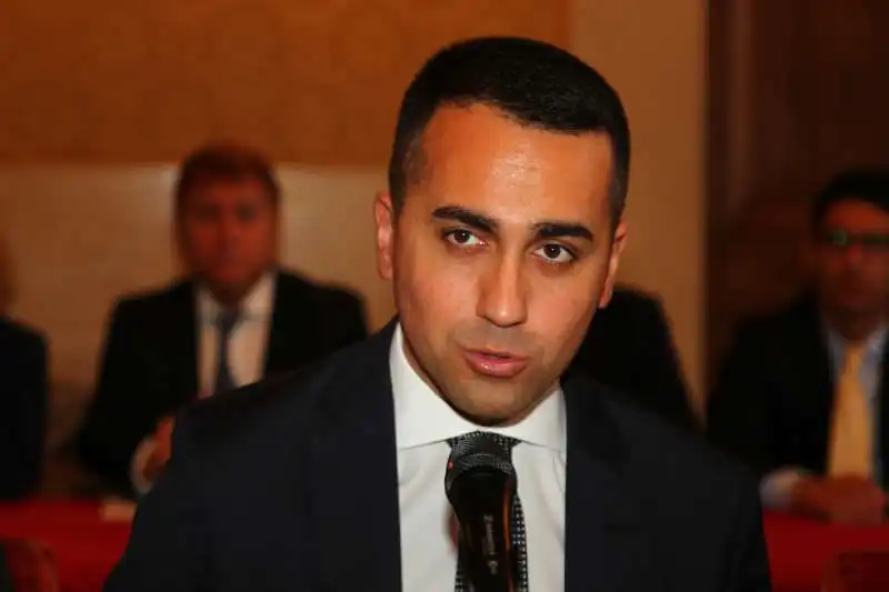 di maio in prefettura a taranto 9