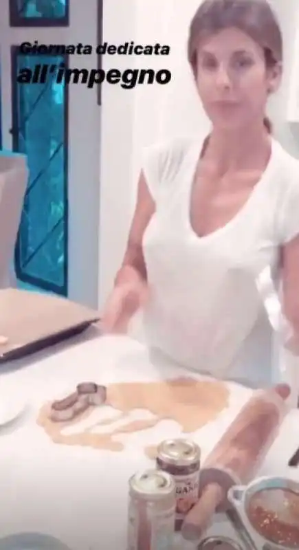 elisabetta canalis e i biscotti fallici 5