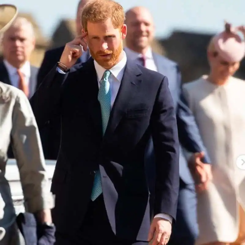 il principe harry da solo alla messa di pasqua 2019