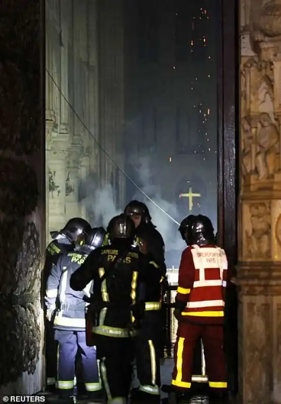 incendio a notre dame 1