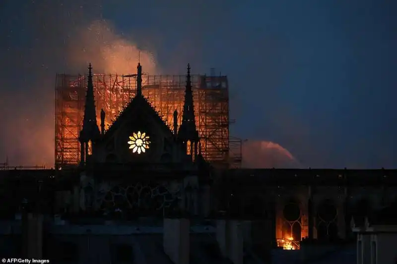 incendio a notre dame 14