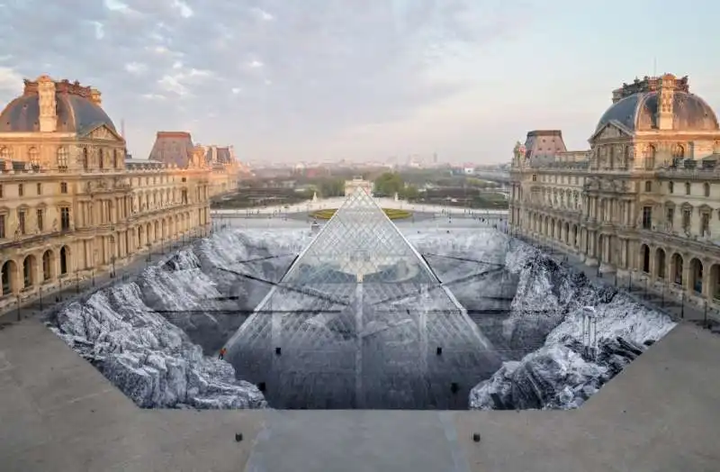 installazione al louvre di jr 4