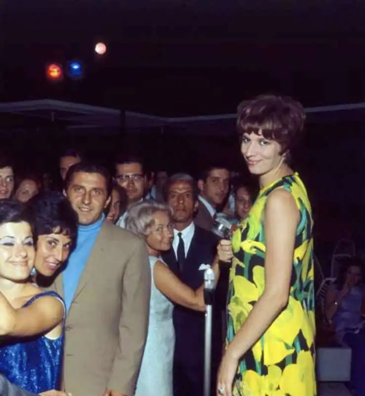 iva zanicchi   foto inedite dall'archivio di oggi 21