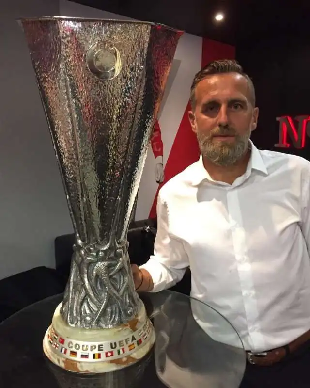 karel poborsky con la coppa uefa