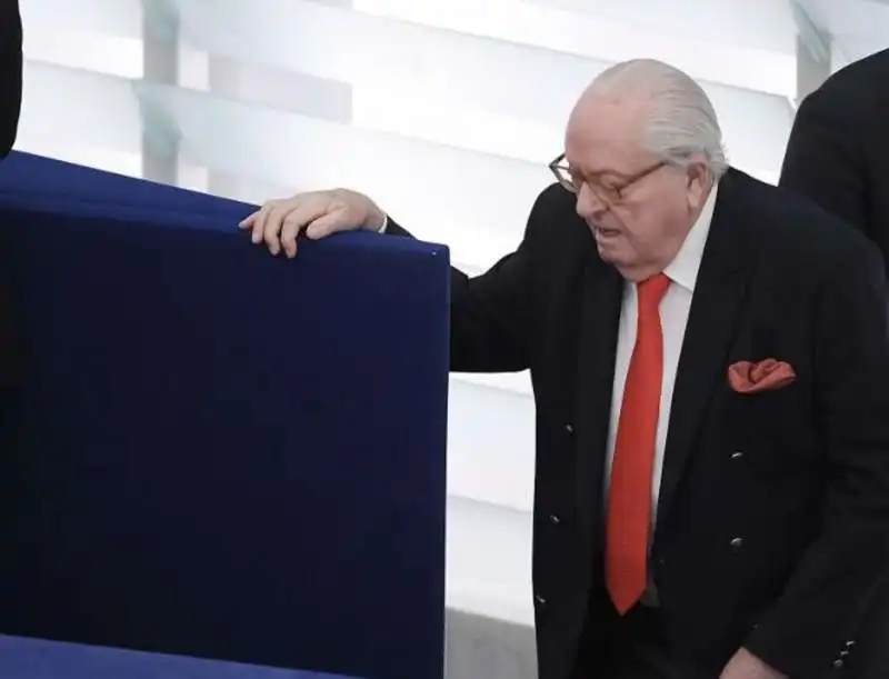 l'ultimo discorso di jean marie le pen al parlamento europeo 7