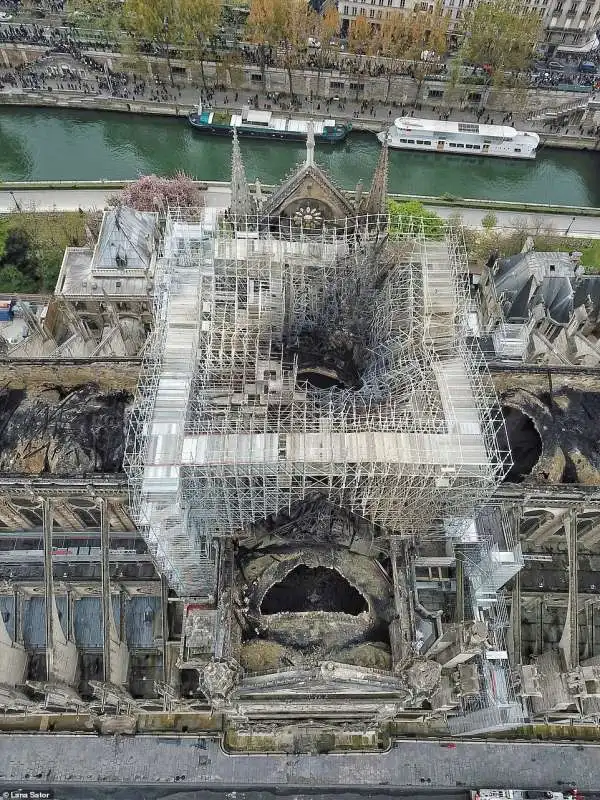 la cattedrale di notre dame dopo l incendio 7