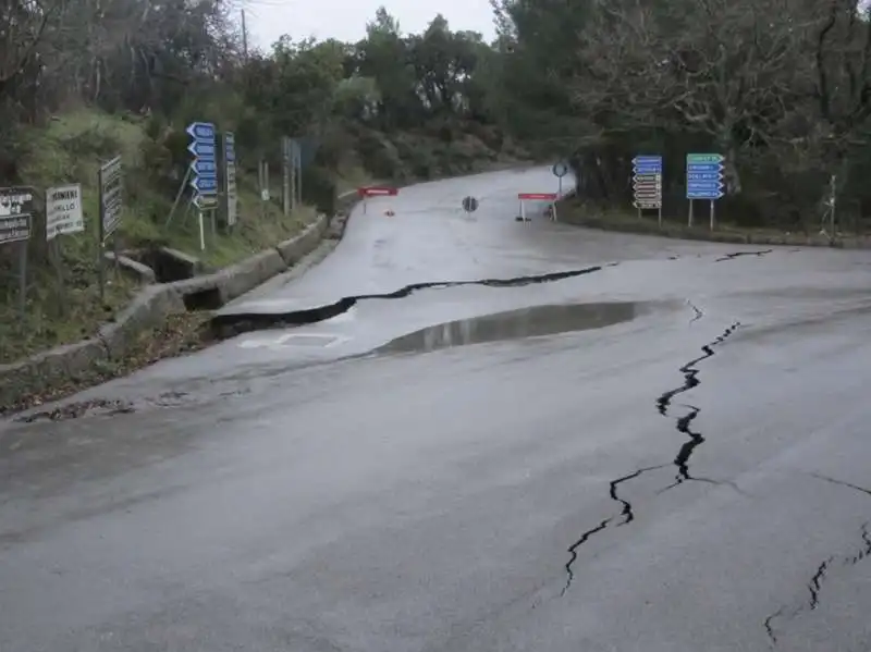 la strada chiusa a polizzi generosa 4