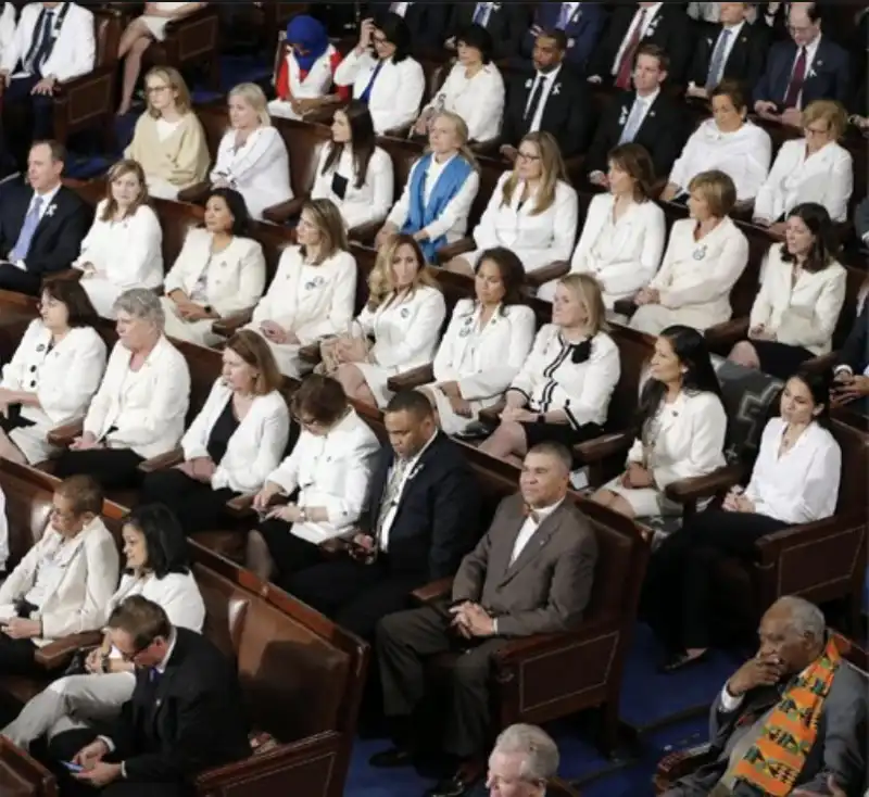 le parlamentari democratiche vestite di bianco contro trump