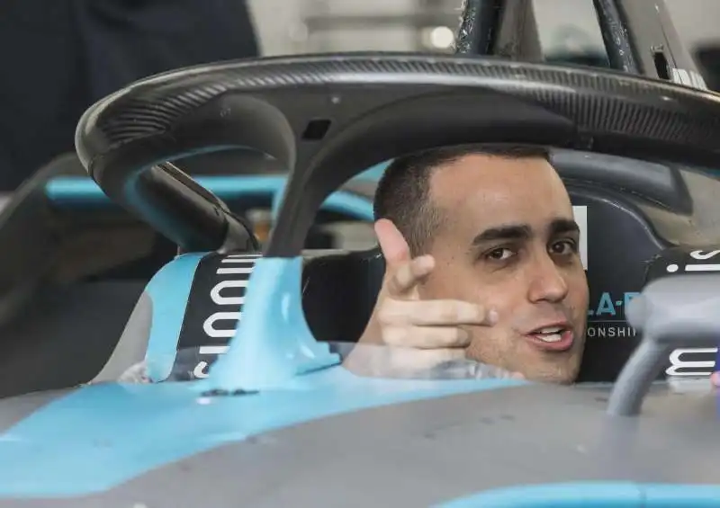 luigi di maio ai box della formula e 1