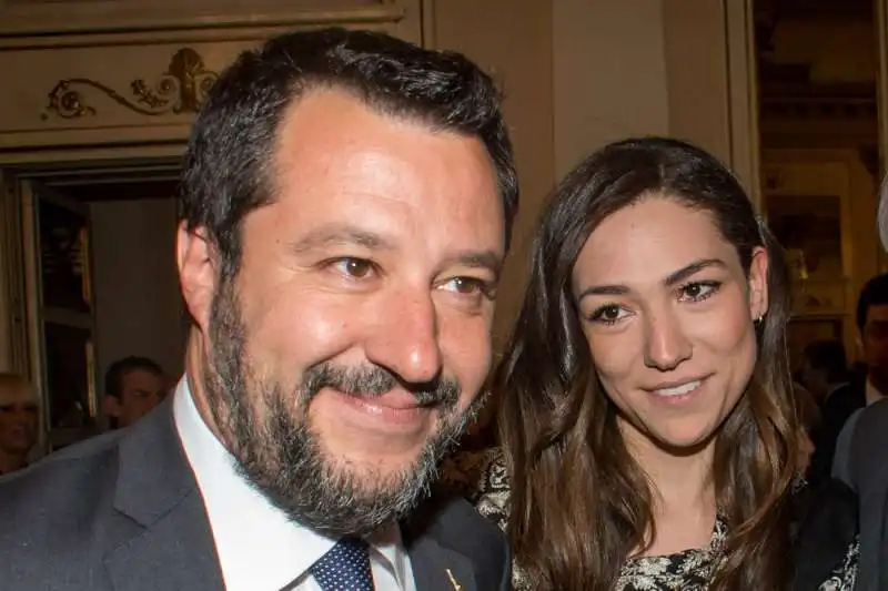 matteo salvini e francesca verdini al concerto inaugurale del salone del mobile alla scala 3