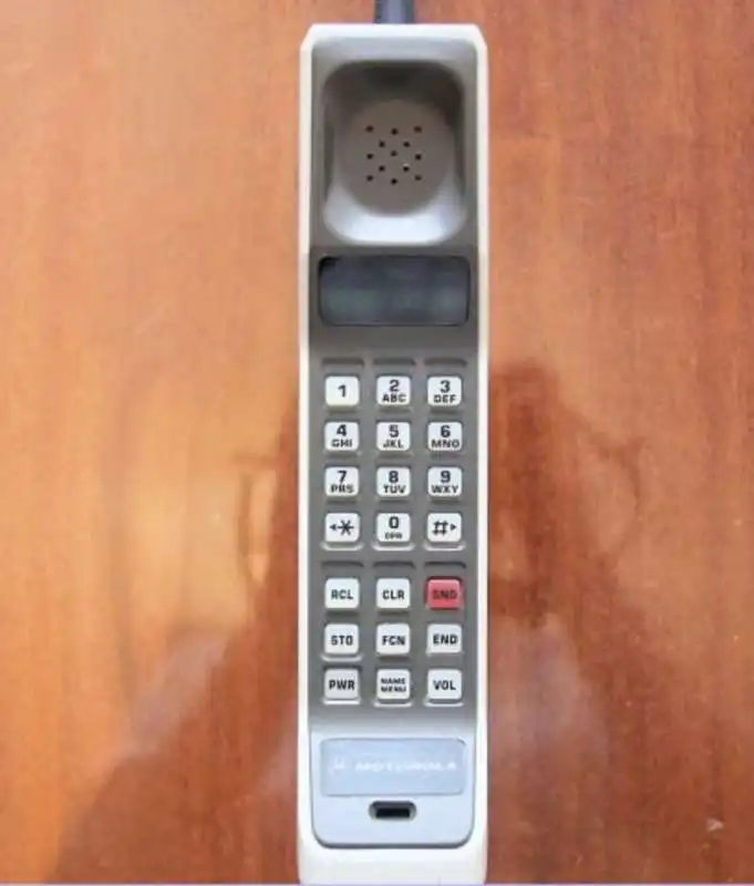 motorola dynatac 8000x  6