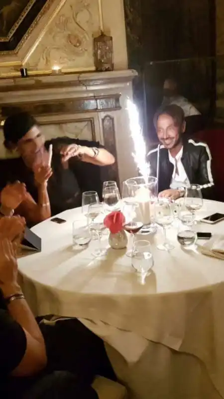 pamela prati a cena per il compleanno di luigi oliva