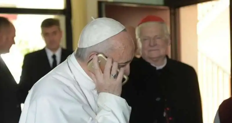 PAPA BERGOGLIO AL TELEFONO 