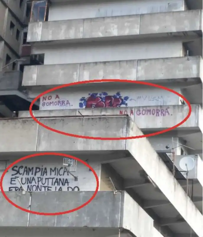 scampia   scritte contro gomorra 1