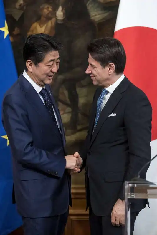 shinzo abe a roma incontra giuseppe conte 10