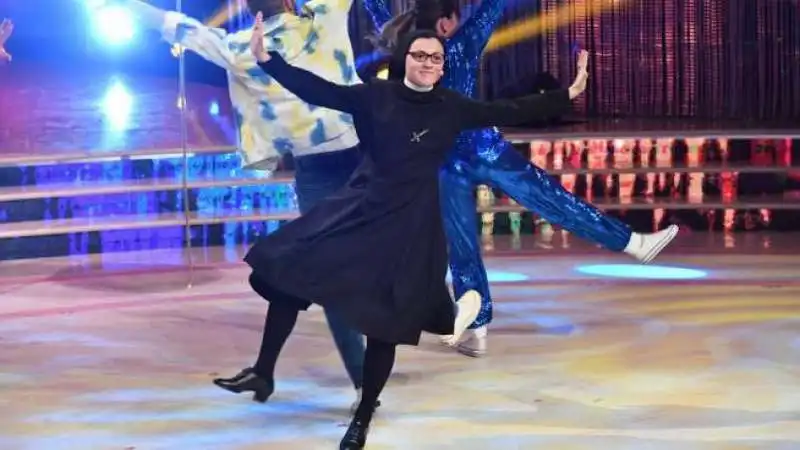 SUOR CRISTINA A BALLANDO CON LE STELLE