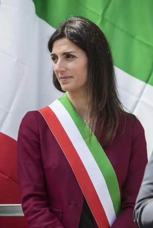 virginia raggi porta san paolo   25 aprile festa della liberazione 1